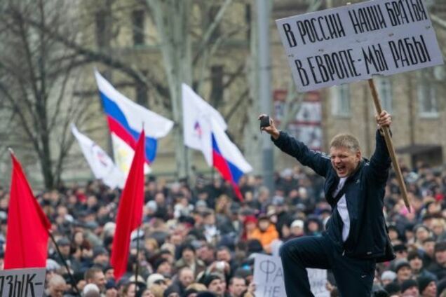 "Проклятый мордор использует детей": сеть возмутило "победобесие" в Крыму