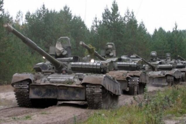 Готовятся к атаке? "Л/ДНР" стащили танки к линии фронту: отчет ОБСЕ