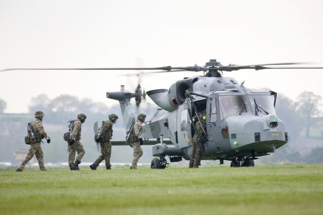 НАТО внезапно перебросил боевые вертолеты к границам России: выяснился план