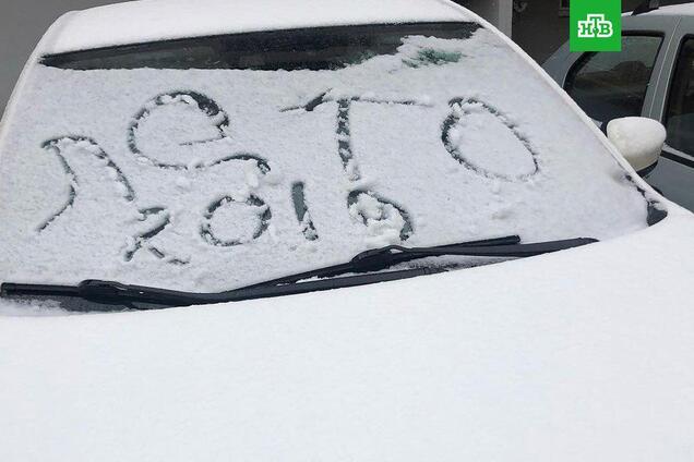 Москву завалило снегом: первые фото и видео