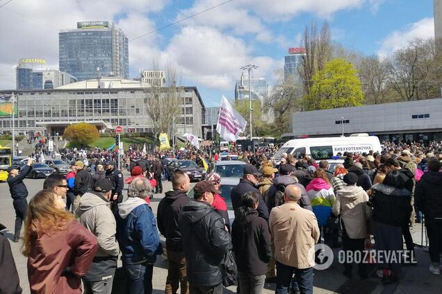 'Люди идут, как на Майдан!' В Киеве возник небывалый ажиотаж из-за дебатов