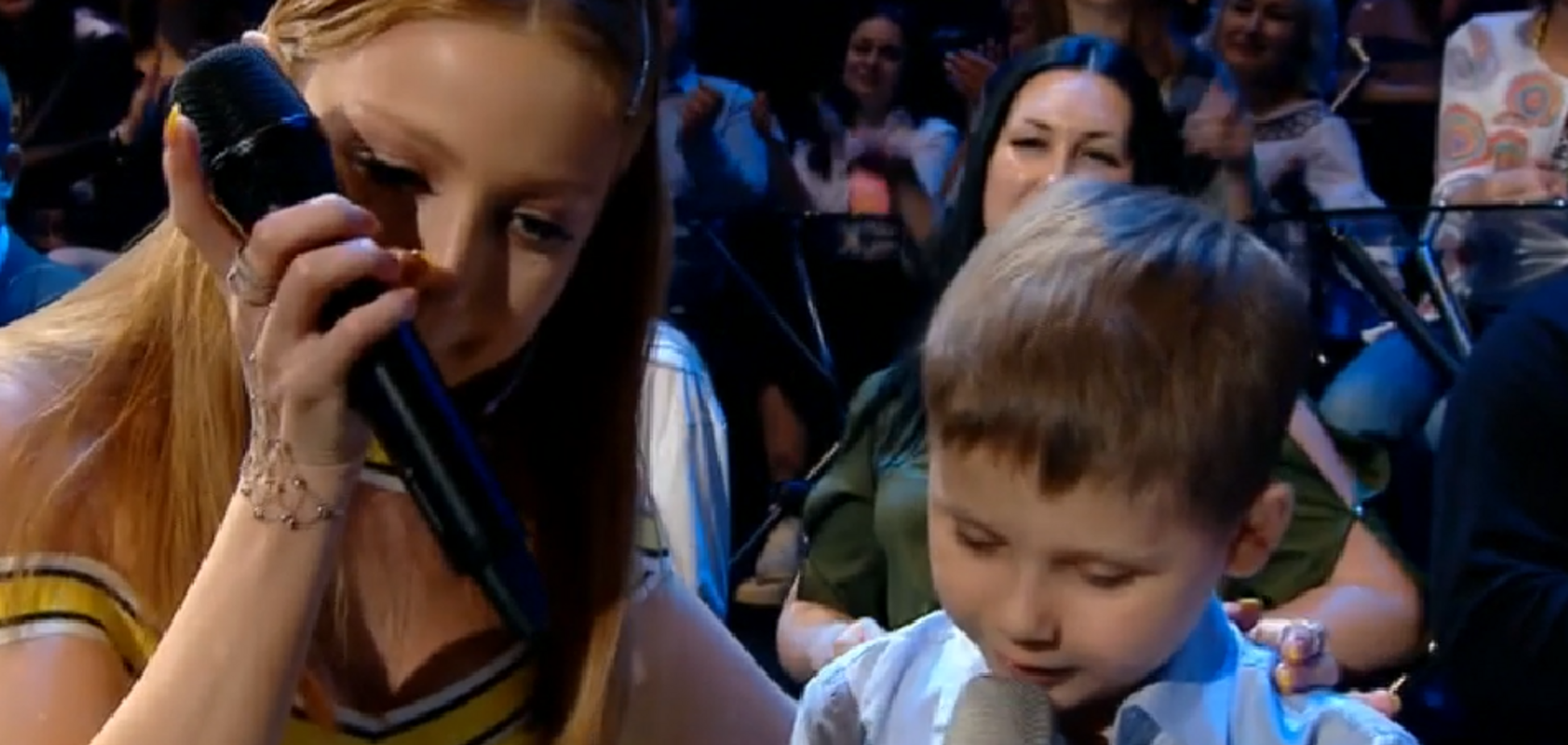 Зал в сльозах: Кароль на ''Голосі країни'' здійснила мрію дитини, яка перемогла рак