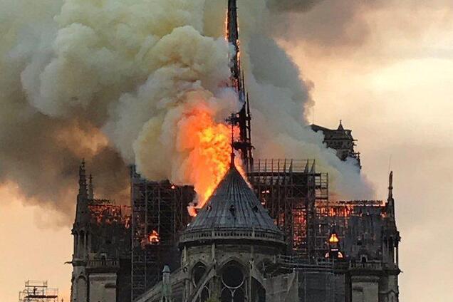 У Франції загорівся Собор Паризької Богоматері: фото і відео з місця НП