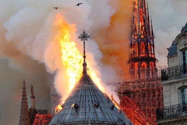 Світ шокований пожежею в соборі Паризької Богоматері