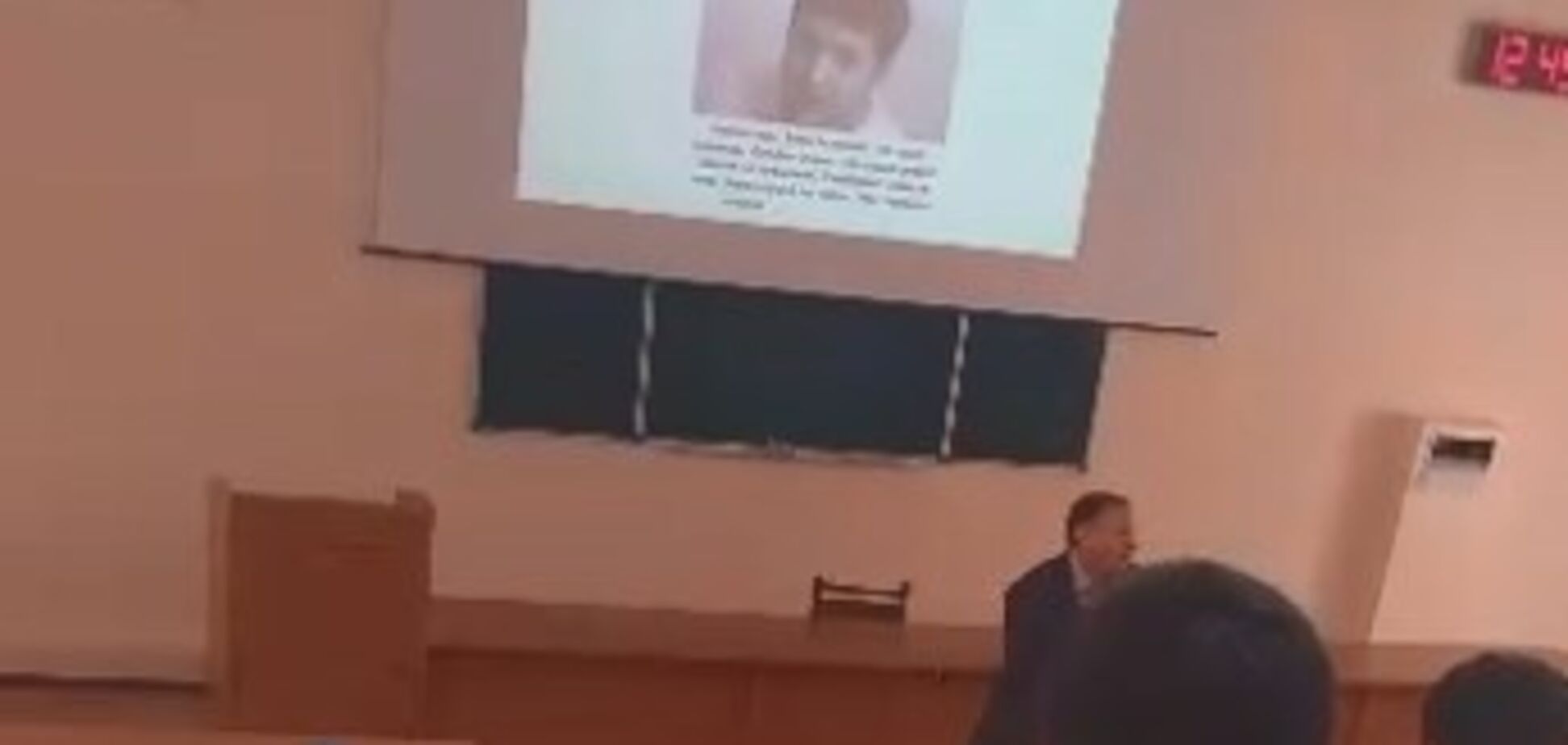 Агітував просто на лекції: в українському виші розгорівся скандал через Зеленського