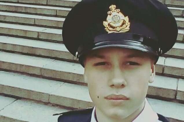 "Сиджу й чекаю на дива": наймолодший моряк написав зворушливий вірш про ув'язнення в Росії