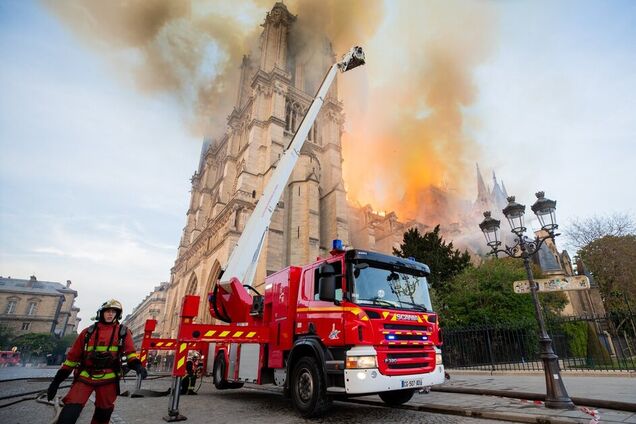 Пожежа в Нотр-Дамі