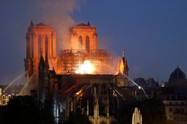 'Бог наказал': россияне цинично отреагировали на пожар в Нотр-Даме