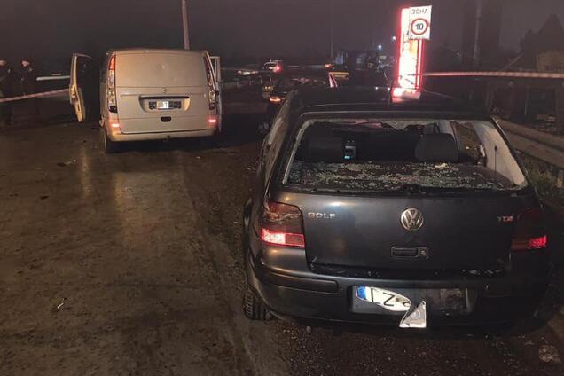 'На глазах у полиции': на Киевской трассе неизвестные устроили кровавую перестрелку: фото