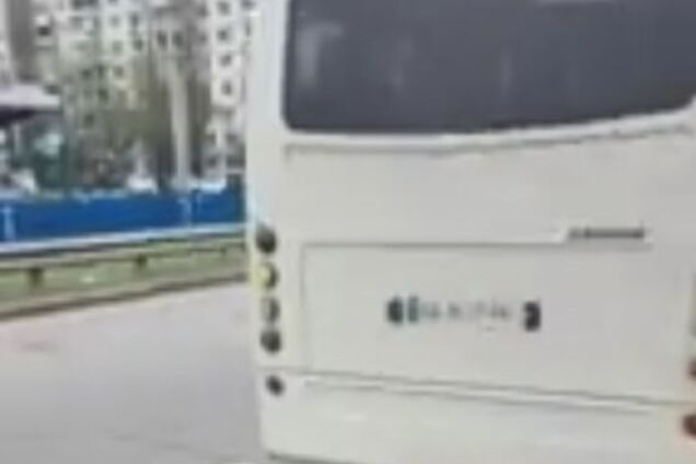 'Выпрыгивали на ходу!' В Киеве разгорелся скандал из-за водителя маршрутки