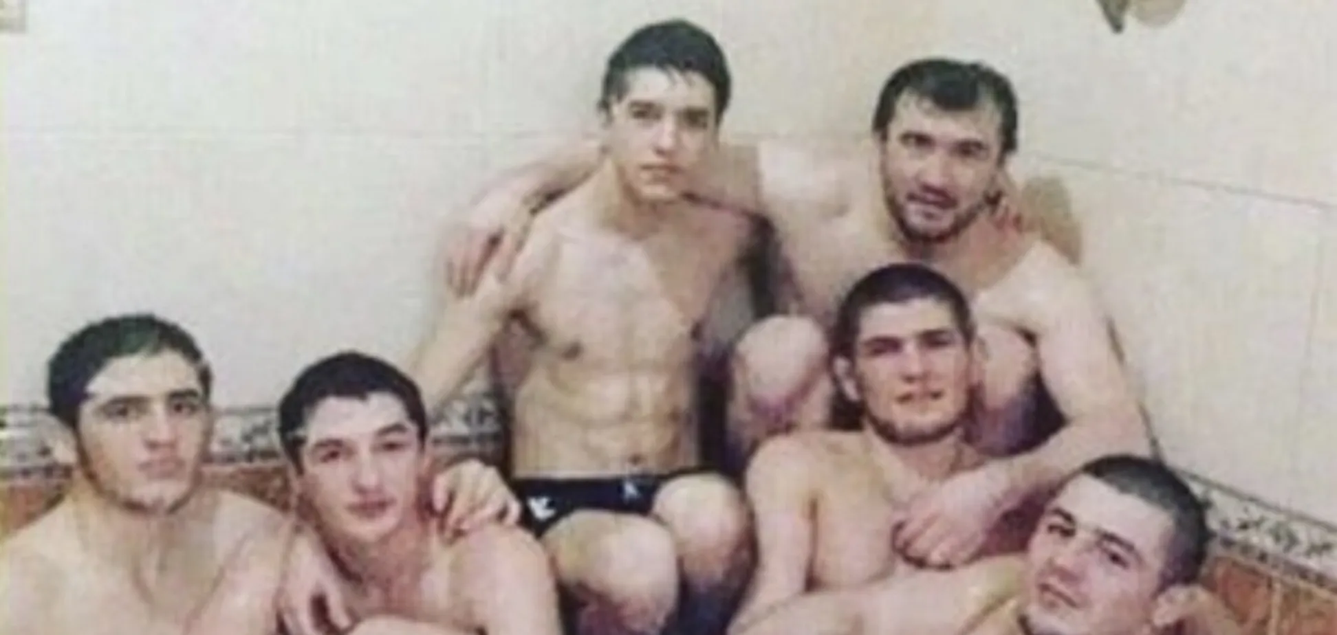 Боец UFC рассказал правду про фото Хабиба с голыми мужчинами в джакузи
