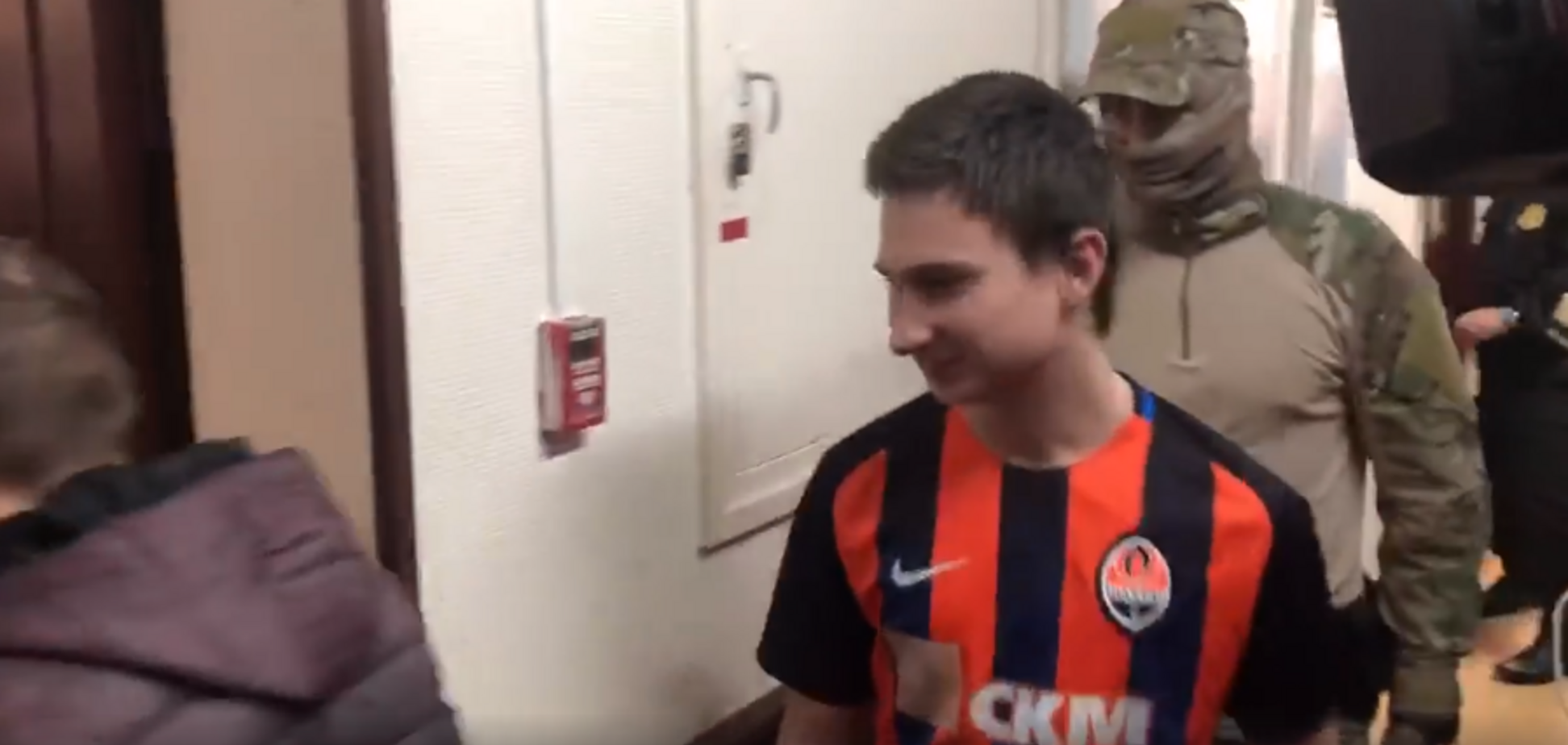 Полонений український моряк прийшов на суд у Москві в футболці 'Шахтаря'