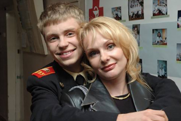 Ирина Цывина и Александр Головин в сериале 'Кадетство'