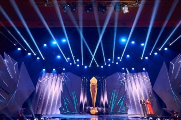 Латекс, декольте и разрезы до пояса: самые яркие наряды 'Золотой Жар-птицы'