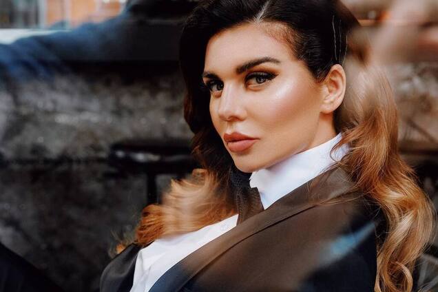 Седокову засняли танцующей на столе в баре Москвы: видео