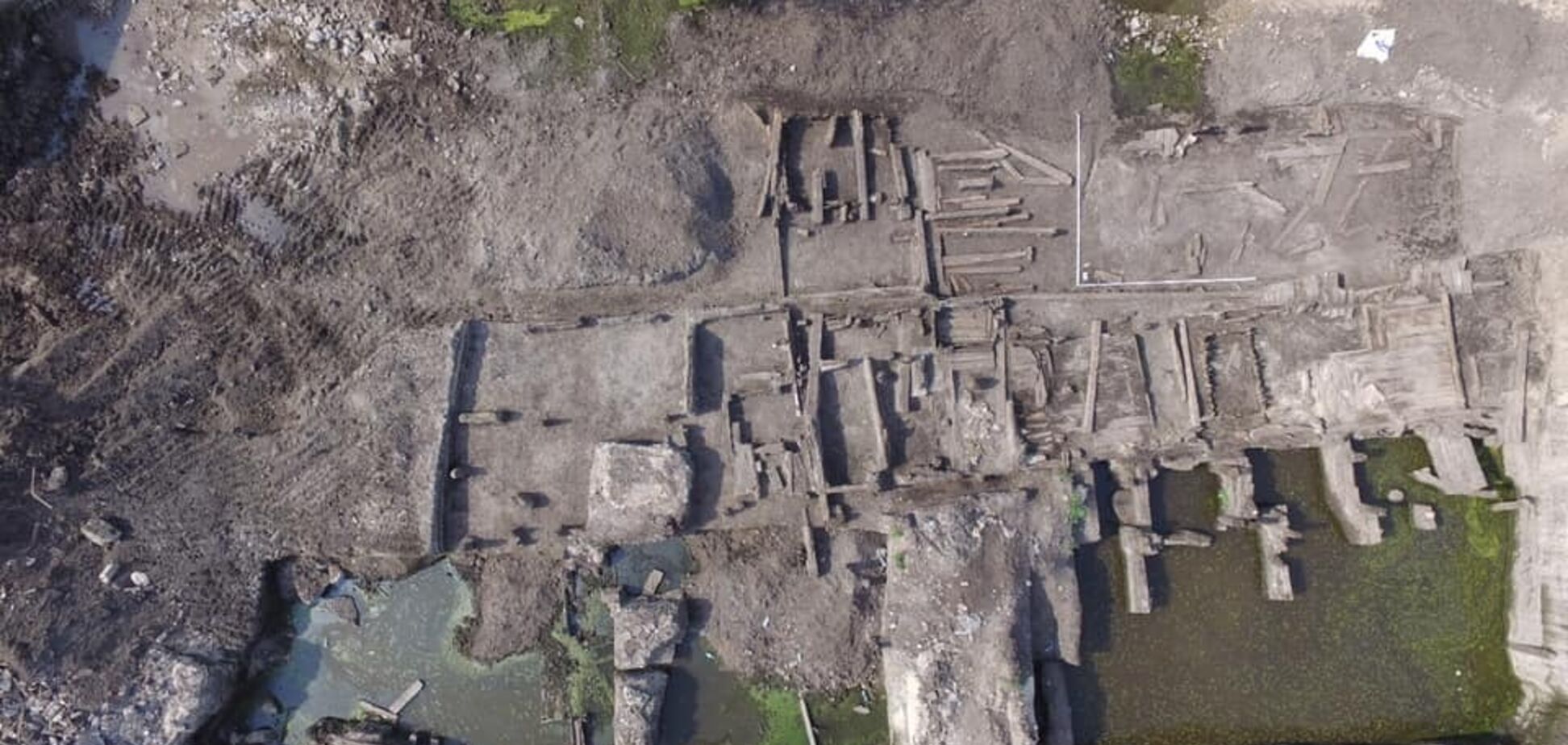 В центре Киева археологи нашли древнюю улицу: первые фото 