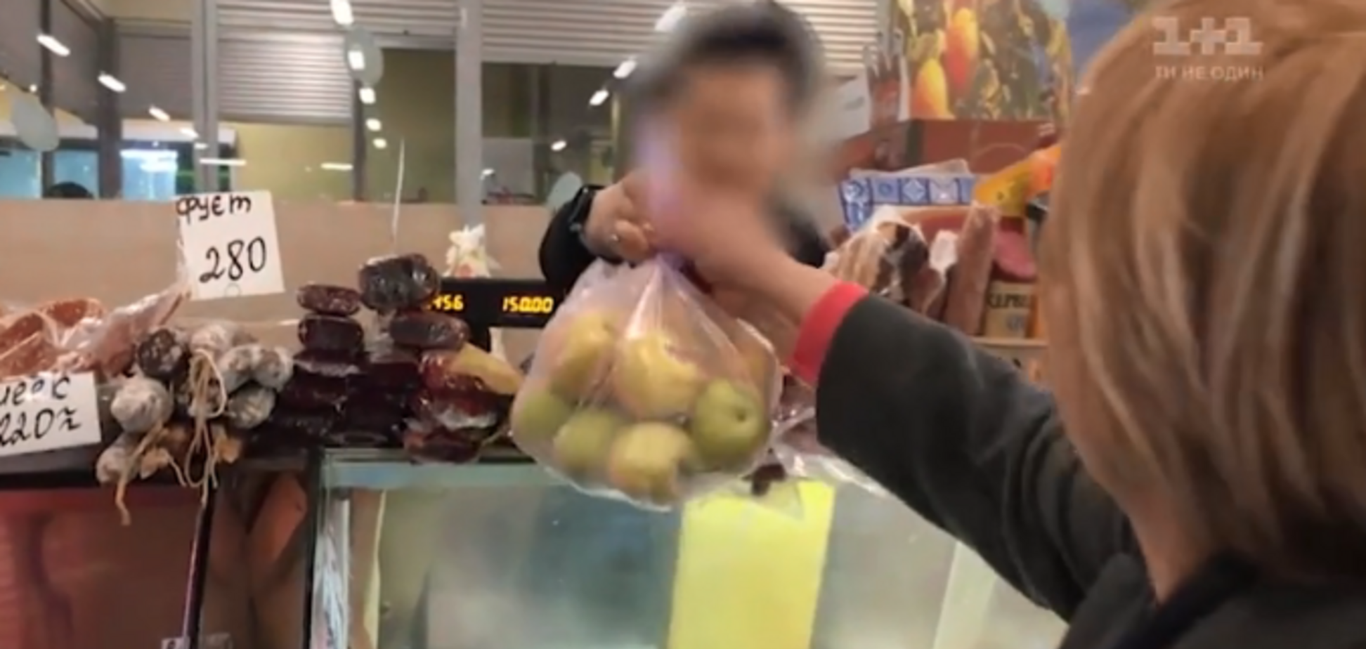 Обвешивают и врут в глаза: журналисты разоблачили наглый обман на рынке Киева