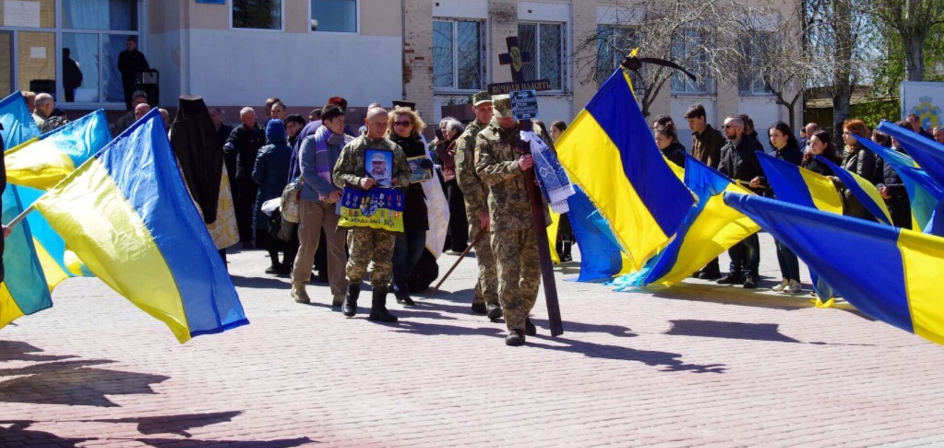 Відбив ворога ціною життя: під Запоріжжям на колінах попрощалися з героїчно загиблим бійцем ЗСУ