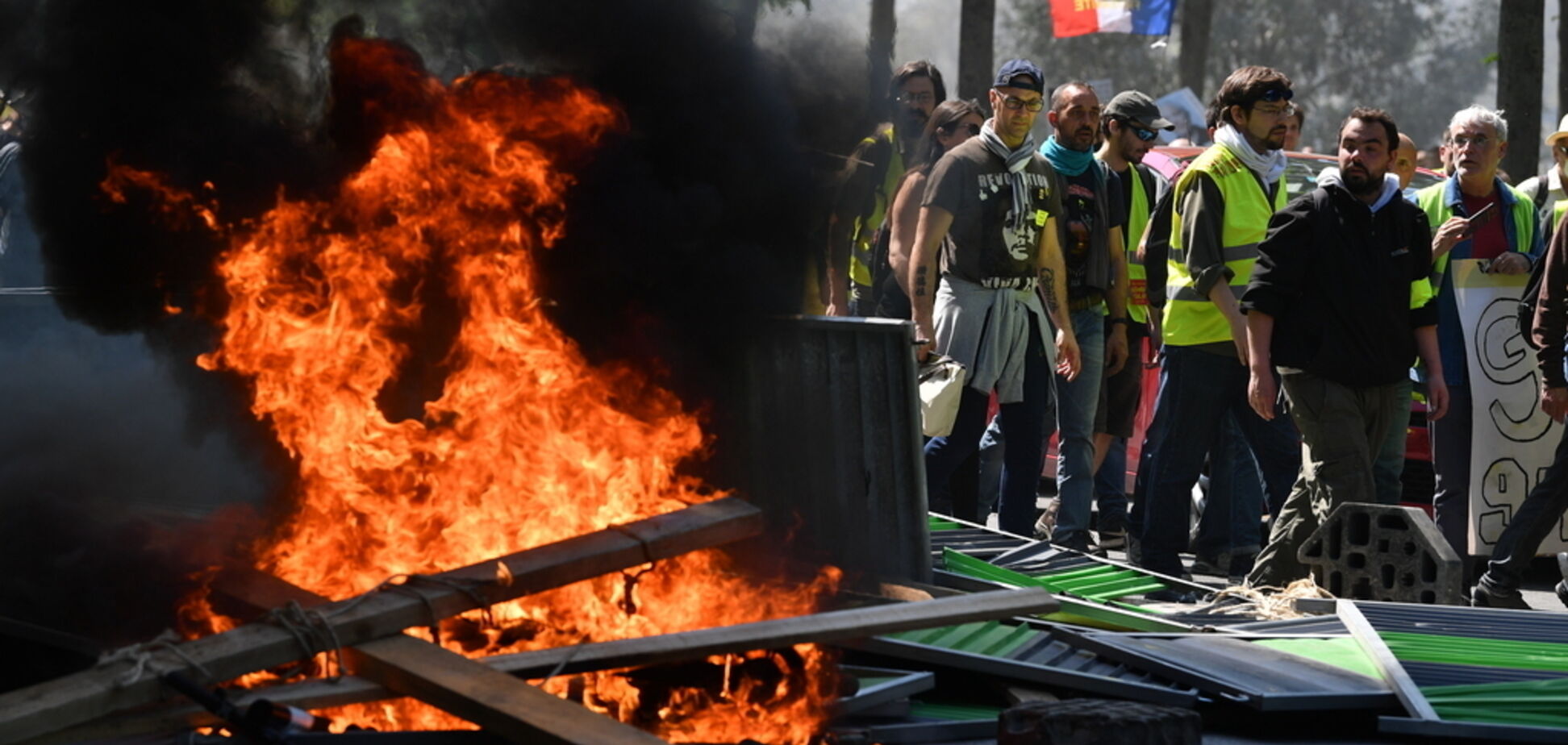 'Знову росіяни запалюють?' Нова хвиля протестів у Франції розлютила мережу