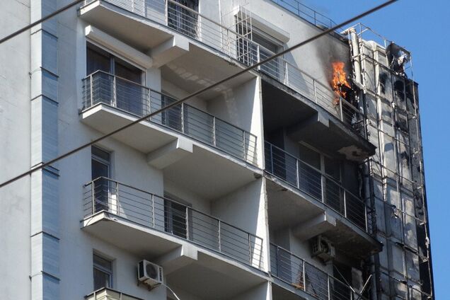  Огонь дошел до 12 этажа: в Одессе загорелся жилой дом. Все детали