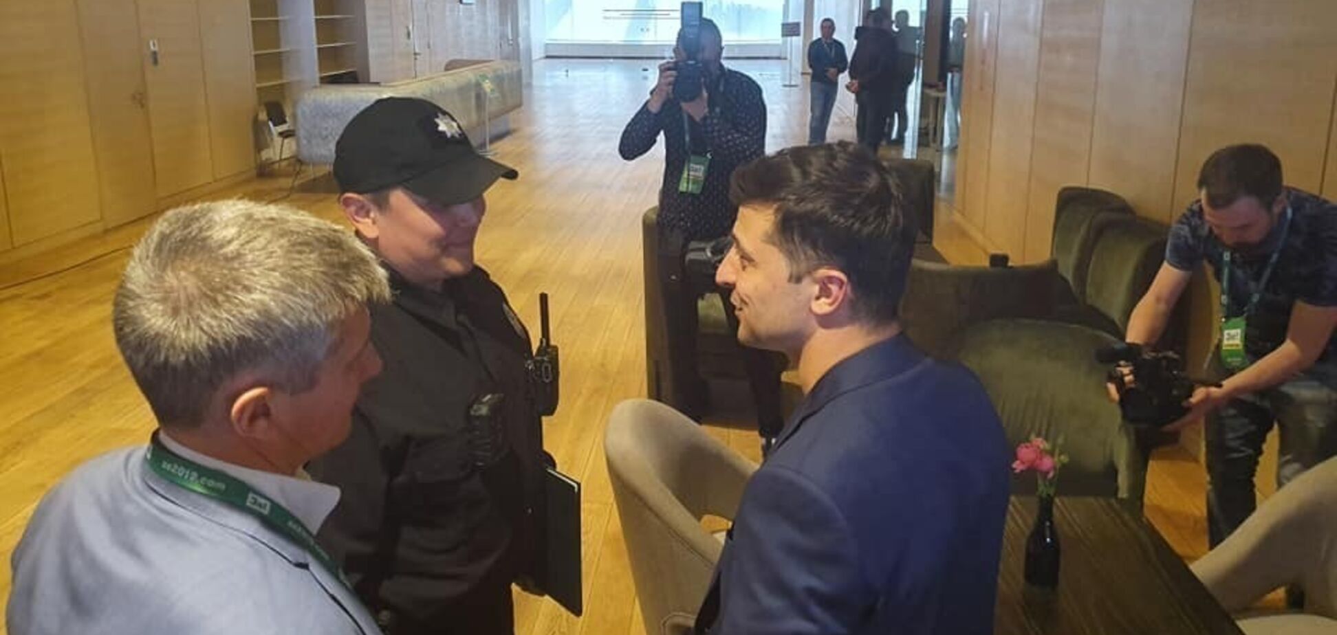 Попросили журналісти: Зеленський пояснив свою витівку на виборах