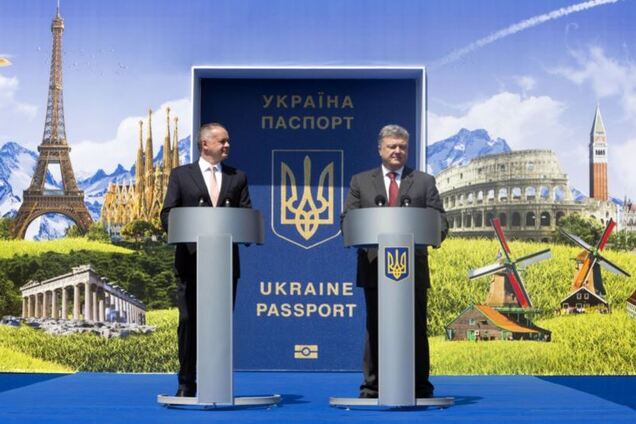 Порошенко заявив, що безвіз України опинився під загрозою: в чому справа