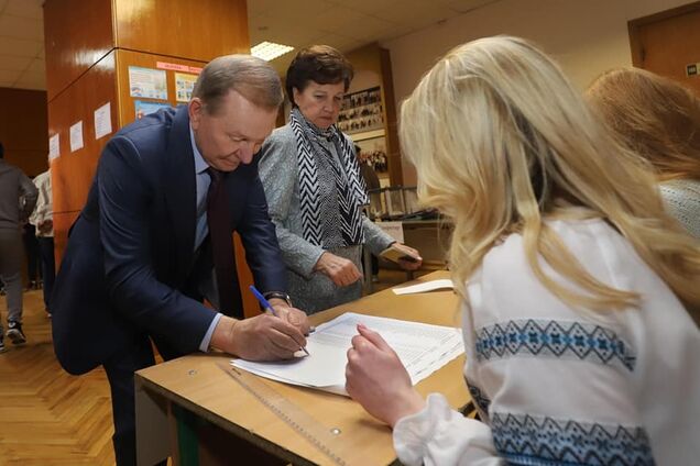 Кучма проголосовал и дал совет будущему президенту