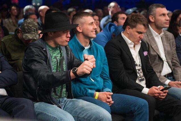 Усик не сдержался и помог Беринчику победить в Киеве - видеофакт