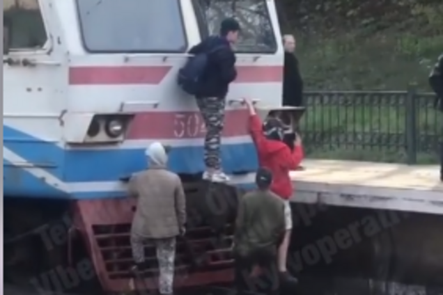 В Киеве жестоко проучили подростков-зацеперов: видео