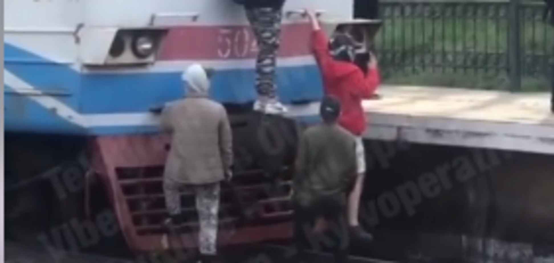 В Киеве жестоко проучили подростков-зацеперов: видео 