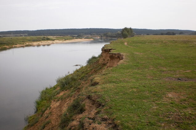 Під Києвом на березі Дніпра знайшли труп зі зв'язаними руками