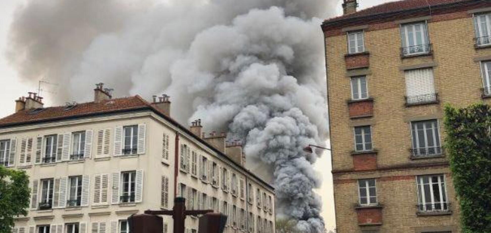 У Парижі спалахнула пожежа біля Версалю: перші відео з місця НП