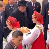 Ким Чен Ын и каравай