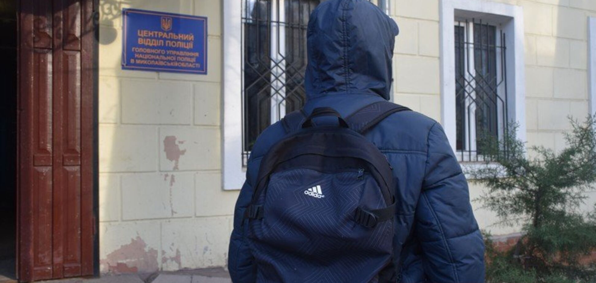 Поставили на колени и снимали: в Николаеве зверски избили школьницу