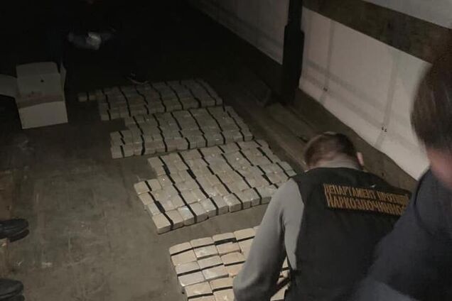 Более 300 килограммов! В Киеве 'накрыли' крупную сеть транзита героина