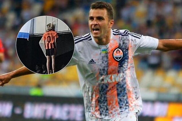 Ультрас 'Динамо' повесили 'Мораеса' на 'Олимпийском' – фотофакт