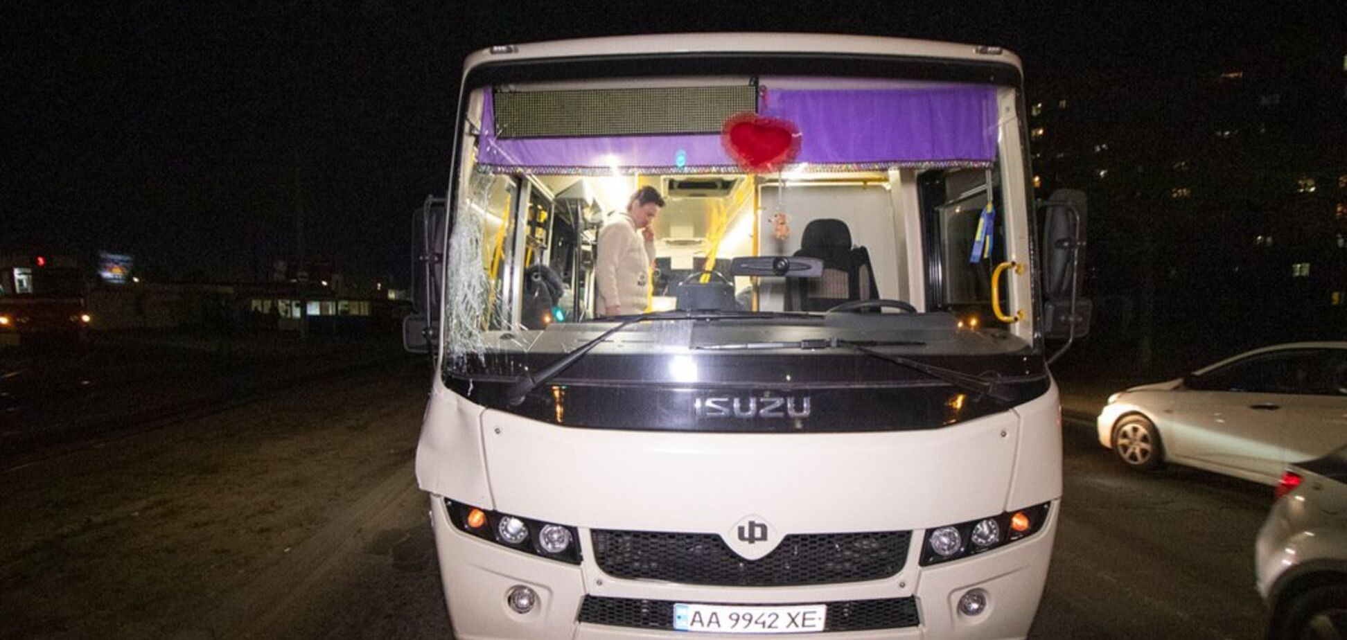 В Киеве маршрутка сбила пешехода: у него черепно-мозговая травма