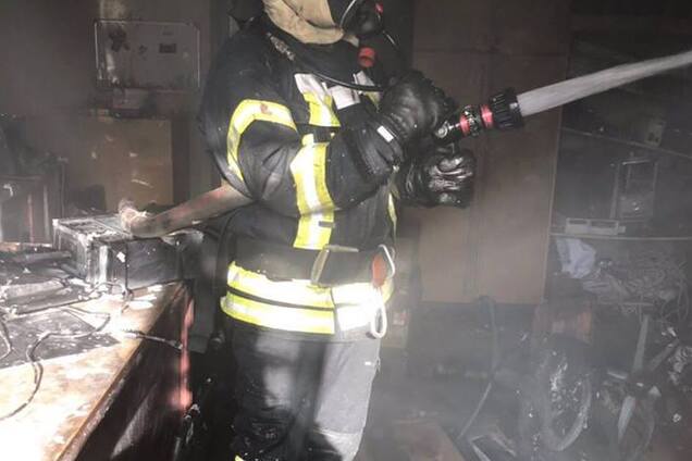 В Киеве вспыхнул пожар на территории Министерства образования: фото