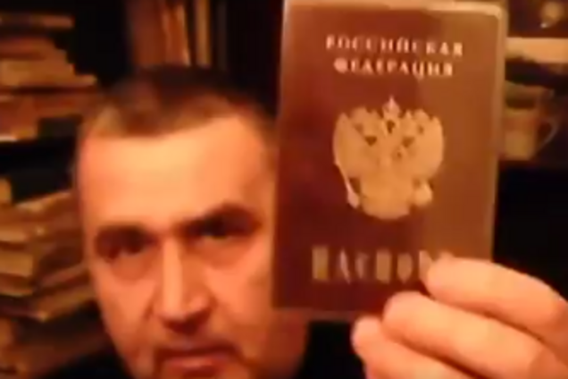 'Путин, ты — гадюка!' Жителям 'Л/ДНР' рассказали о 'подставе' с паспортом России