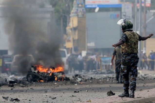 На Шри-Ланке прогремели три взрыва