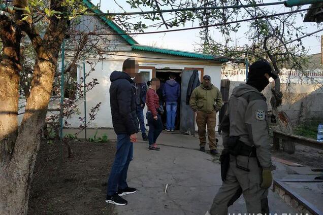 Под Киевом мужчину год удерживали в плену: что известно