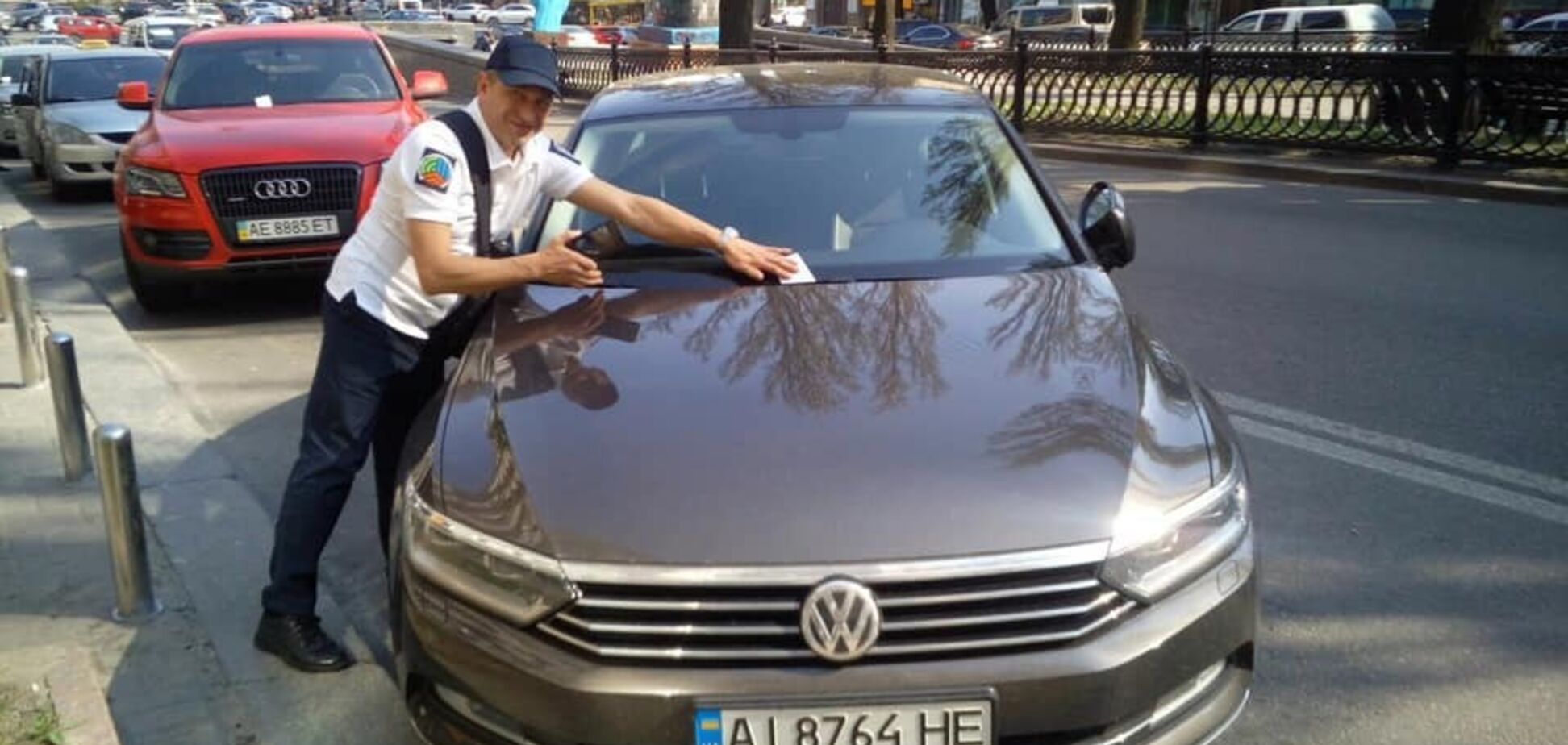 В Киеве появились первые инспекторы по парковке