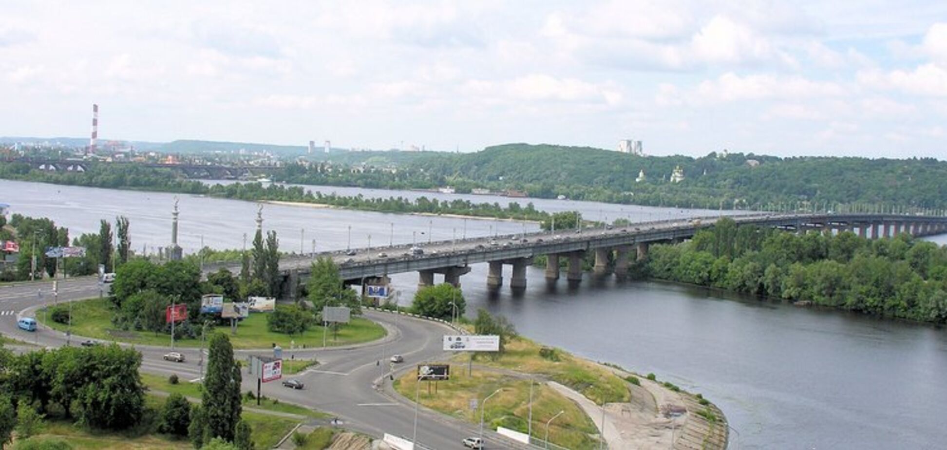 У Києві обмежать рух на мостах: названі дати