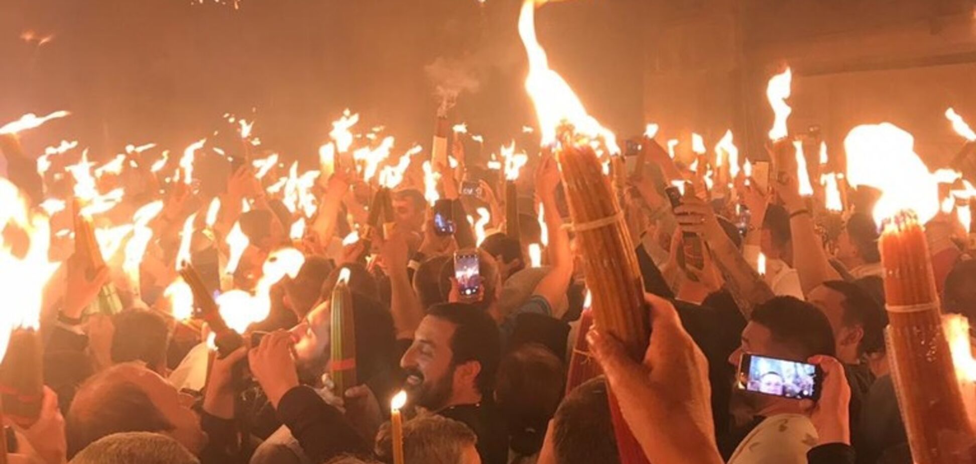 'Везем Благодатный огонь': делегация ПЦУ попала в храм Гроба Господня