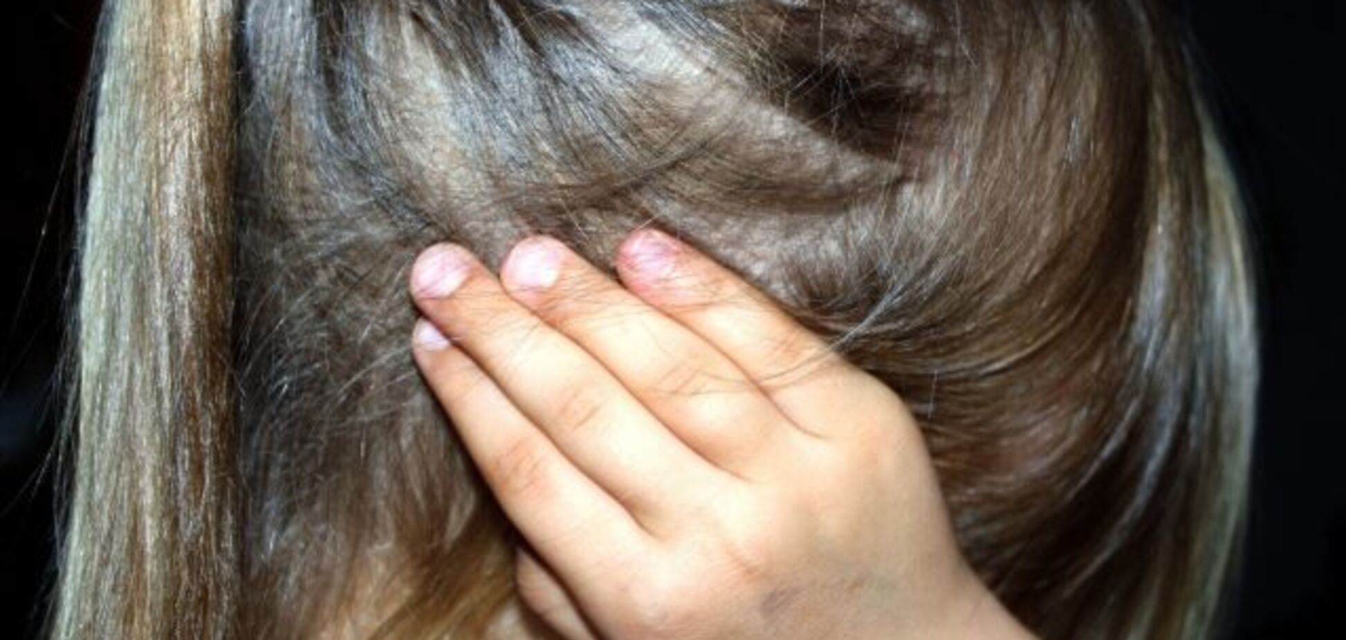 'Це не моя мама!' Українку з 10 дітьми зі скандалом затримали в Грузії