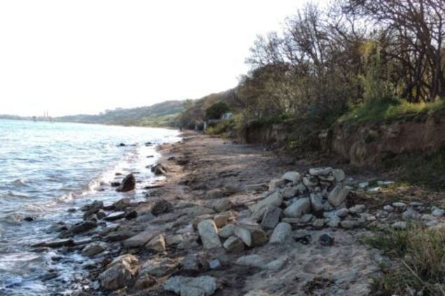 Все зруйновано: окупанти знищили найстаріший пляж у Криму