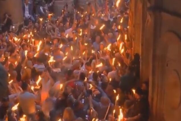 Благодатний вогонь 2019 зійшов: відео та фото великоднього дива