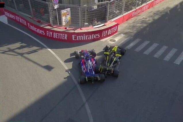 Лучший пилот РФ на Гран-при Азербайджана попал 'в самую странную аварию в мире'