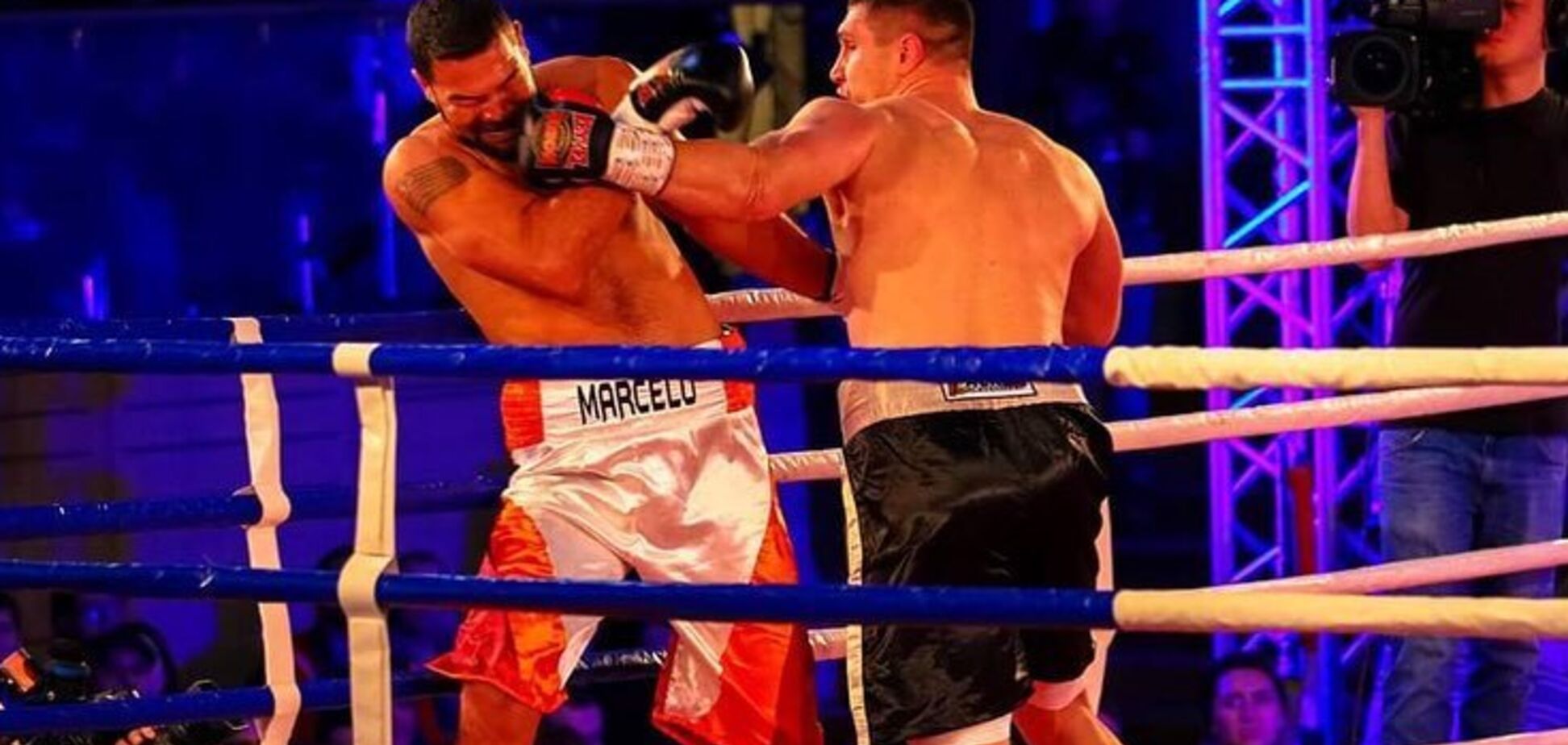 Непереможний український боксер виграв чемпіонський бій жахливим нокаутом