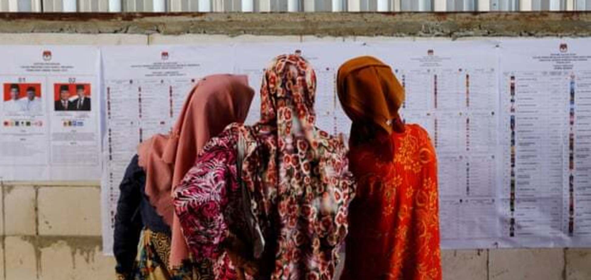 Умерли почти 300 человек: как в Индонезии выборы превратились в трагедию